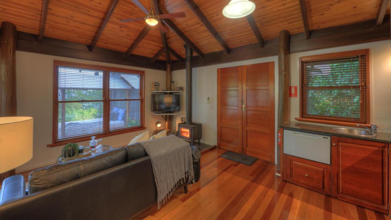 Montville Misty View Cottages ภายนอก รูปภาพ